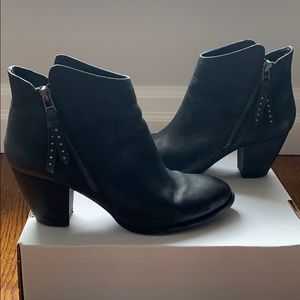 Black leather Steve Madden booties